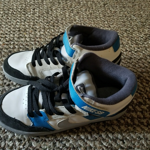 Nike SB Sneakers - Picture 2 of 3